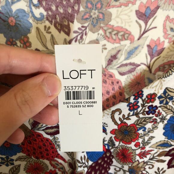 Loft NWT Women's Red Floral V-Neck Ruched Sleeve Blouse Size L - Picture 4 of 10